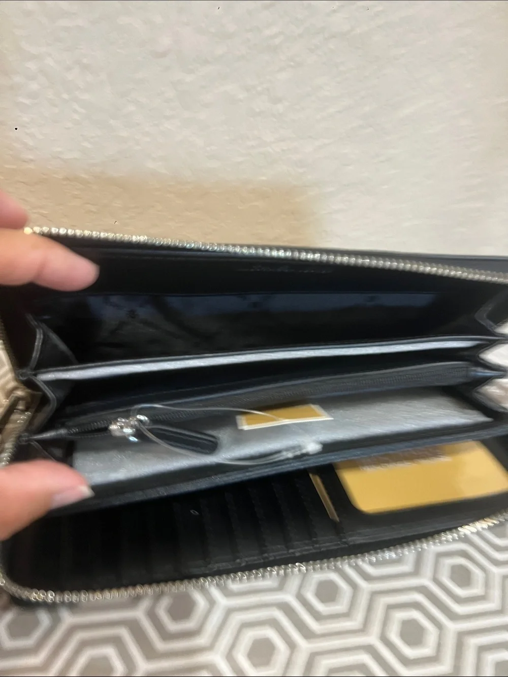 MICHAEL Michael Kors Black LG TRVL continental wallet with detachable strap